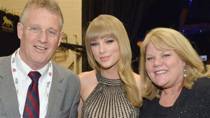 Latest Scoop: Taylor Swift's Parents Remarry | All The Details