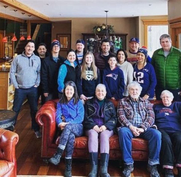 Uncover The Number Of Siblings Jonathon Knight Has