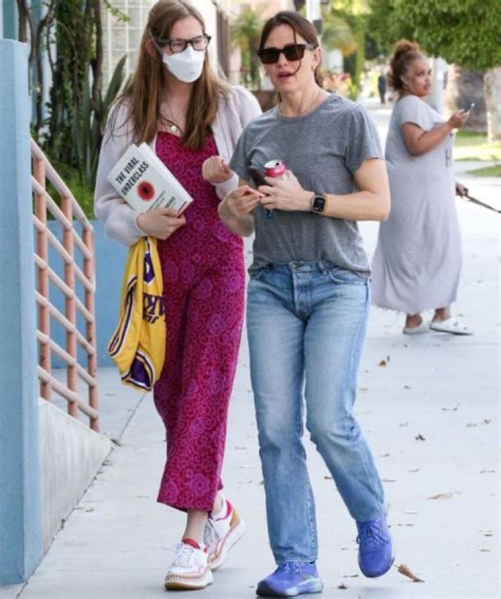 Violet Affleck Height: How Tall Is Ben Affleck's Daughter In 2023?